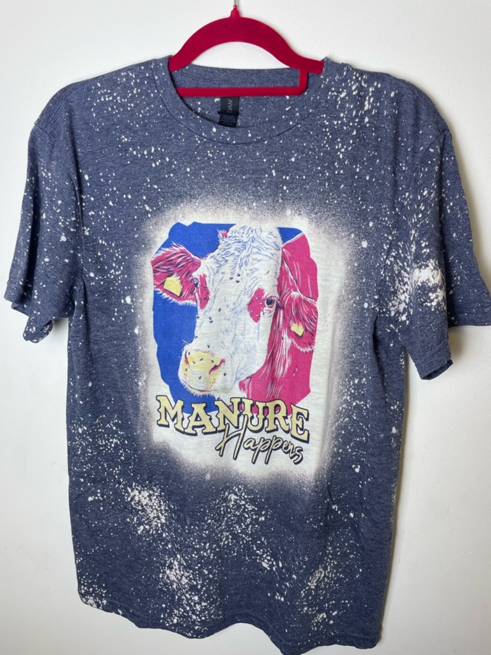 Gildan Navy Short Sleeve Tee with Pink & Blue Cow Graphic, T-shirts Size M